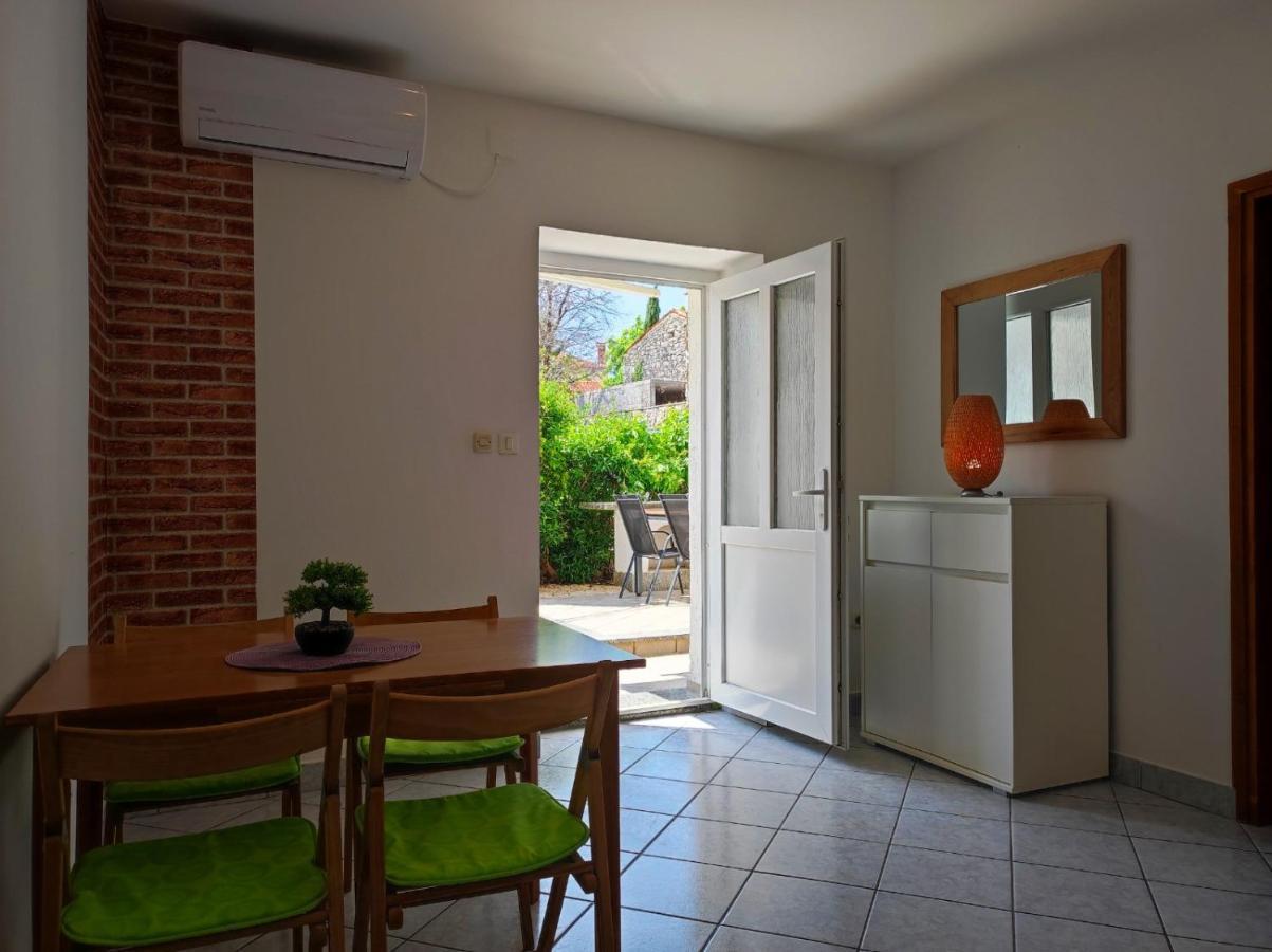 Apartment Rose Đảo Krk Ngoại thất bức ảnh