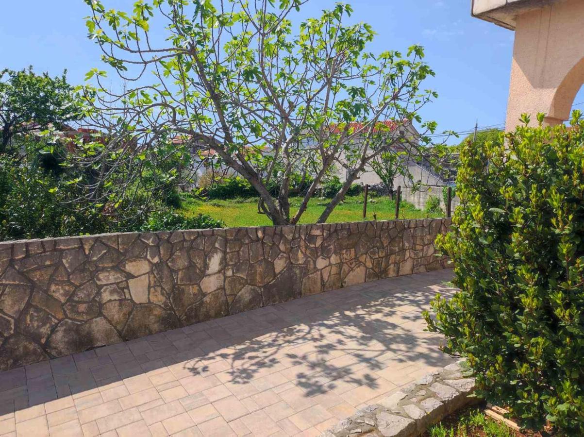 Apartment Rose Đảo Krk Ngoại thất bức ảnh